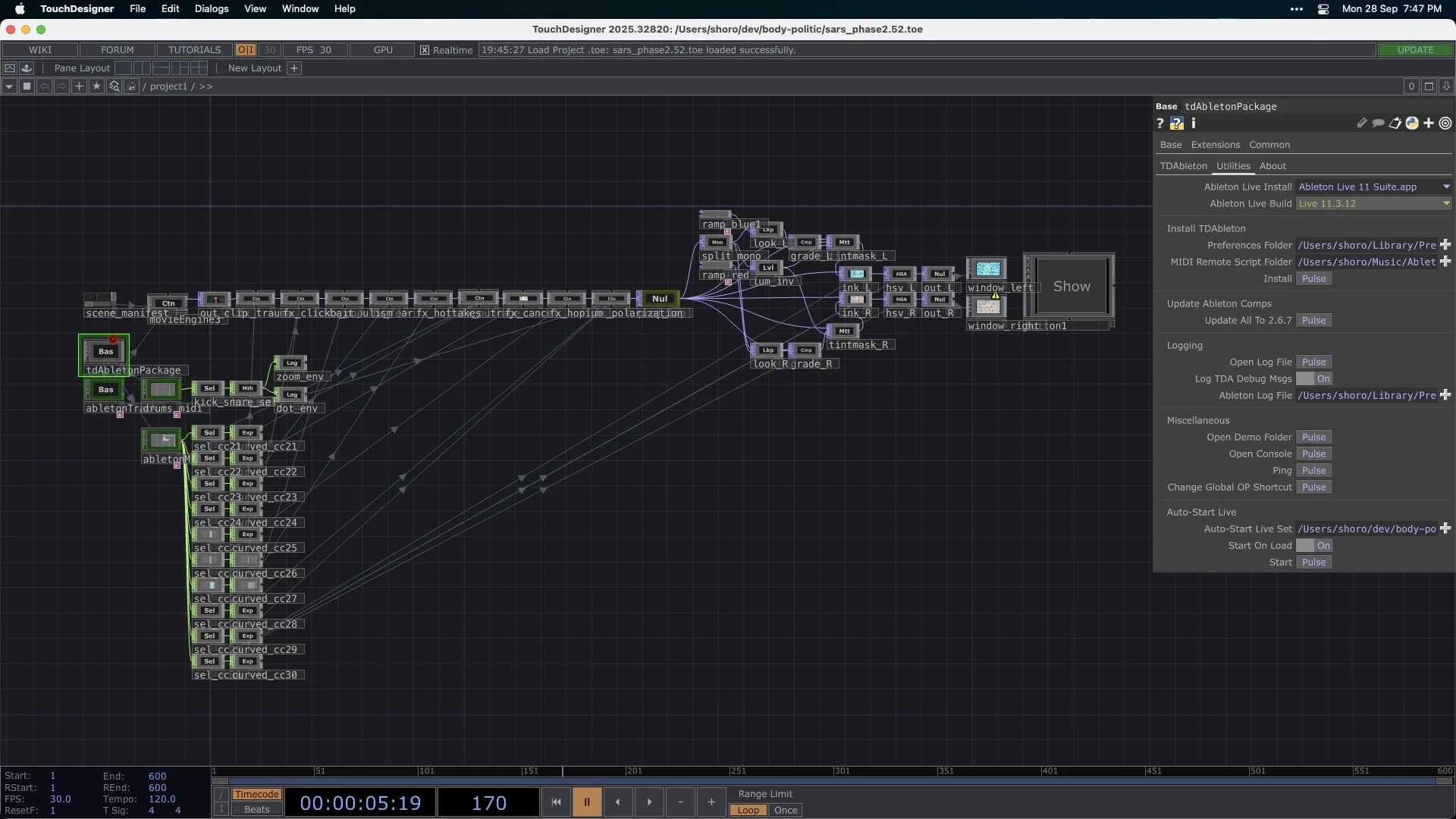 The TouchDesigner network: the effect strips in a chain, split to the left and right projector windows